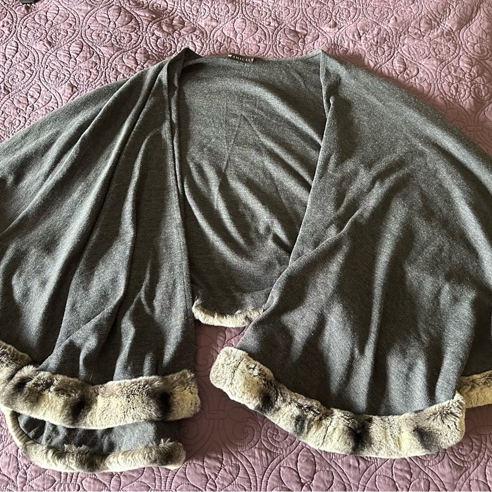 Amicale Merino Wool Gray Shrug Shawl w Rabbit Fur Trim Gorgeous